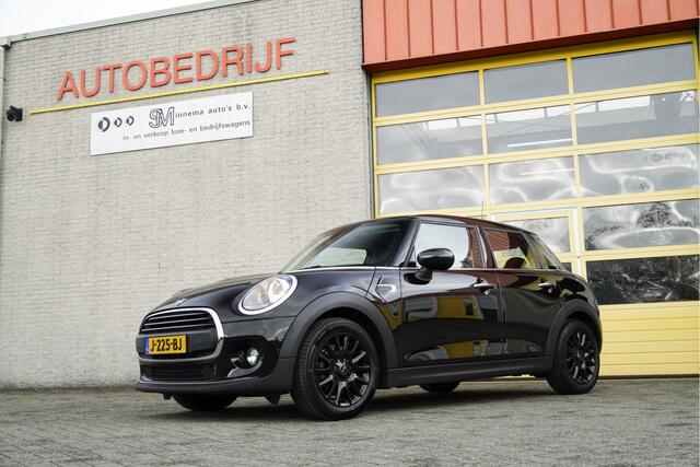 Mini ONE Mini 1.5 5deurs Business Edition BJ2020 Lmv 16" | Led | Pdc | Dashboard verlichting | Airco | Navi | Cruise control | Sportstoelen | Verwarmde voorstoelen | Getint glas