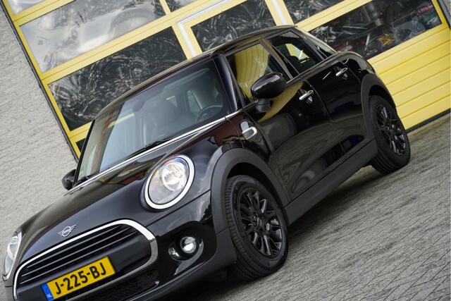 Mini ONE Mini 1.5 5deurs Business Edition BJ2020 Lmv 16" | Led | Pdc | Dashboard verlichting | Airco | Navi | Cruise control | Sportstoelen | Verwarmde voorstoelen | Getint glas