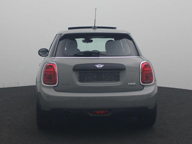 Mini ONE Mini 1.5 | Panorama-Dak | Achteruitrijcamera | Stoelverwarming | Navigatie | Parkeersensoren | Cruise Control
