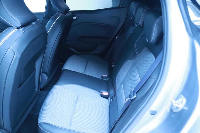 Mitsubishi COLT 1.6 HEV First Edition Clima/Navi/Camera