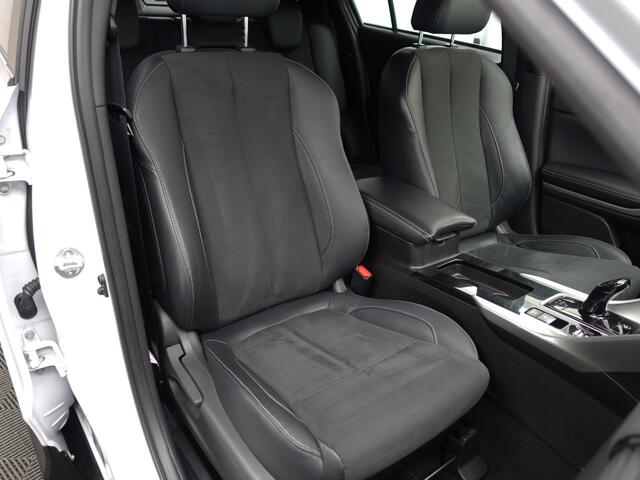 Mitsubishi ECLIPSE Cross 2.4 PHEV Intense+ Aut- Camera, Stoelverwarming, Lane Assist, Trekhaak, Xenon led, Carbon