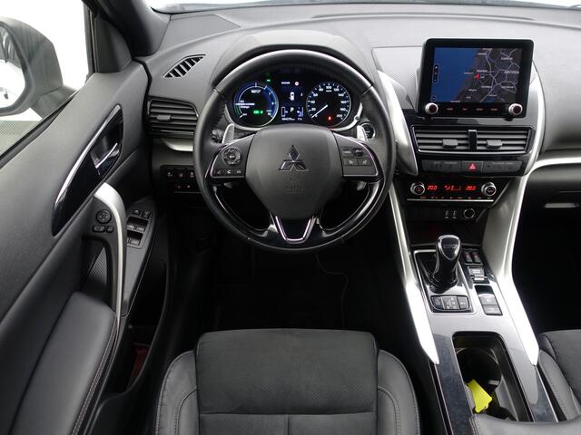 Mitsubishi ECLIPSE Cross 2.4 PHEV Intense+ Aut- Camera, Stoelverwarming, Lane Assist, Trekhaak, Xenon led, Carbon