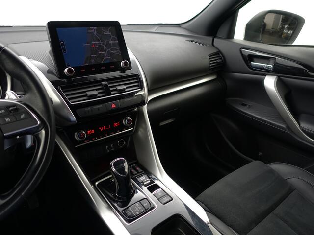 Mitsubishi ECLIPSE Cross 2.4 PHEV Intense+ Aut- Camera, Stoelverwarming, Lane Assist, Trekhaak, Xenon led, Carbon