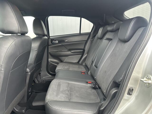 Mitsubishi ECLIPSE Cross 2.4 PHEV Intense+ / Trekhaak 1500KG trekgewicht / Stoelverwarming / Navigatie / Keyless Entry / Fabrieksgarantie tot 12-2026