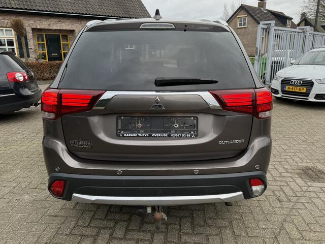 Mitsubishi OUTLANDER 2.0 CLIMATE/PDC/LMV/TREKHAAK