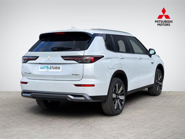 Mitsubishi OUTLANDER 2.4 PHEV First Edition