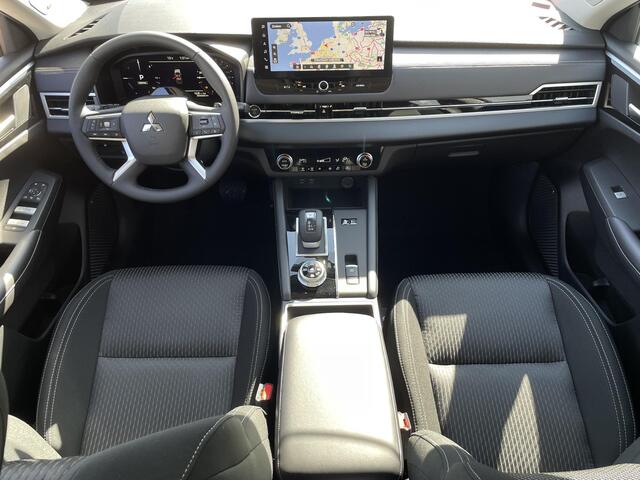 Mitsubishi OUTLANDER 2.4 PHEV Pure / Nieuw Model 2025 / ¤1000,- Early Buyer Bonus / Elektrische Range 86 KM WLTP / 1600KG Trekgewicht / 8 Jaar Fabrieksgarantie