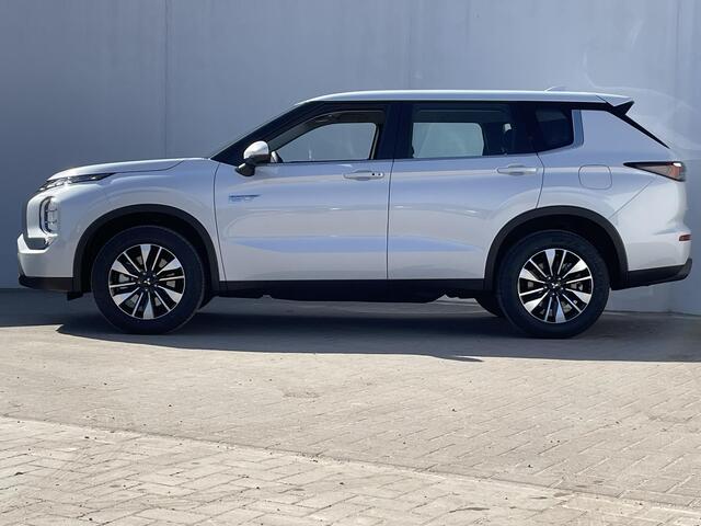 Mitsubishi OUTLANDER 2.4 PHEV Pure / Nieuw Model 2025 / ¤1000,- Early Buyer Bonus / Elektrische Range 86 KM WLTP / 1600KG Trekgewicht / 8 Jaar Fabrieksgarantie