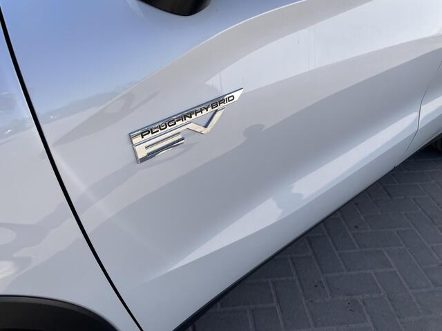 Mitsubishi OUTLANDER 2.4 PHEV Pure / Nieuw Model 2025 / ¤1000,- Early Buyer Bonus / Elektrische Range 86 KM WLTP / 1600KG Trekgewicht / 8 Jaar Fabrieksgarantie