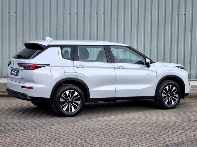 Mitsubishi OUTLANDER 2.4 PHEV Pure / ¤1000,- Early Buyer Bonus / Rijklaarprijs / Elektrische Range 86 KM WLTP / 1600KG Trekgewicht / 8 Jaar Fabrieksgarantie