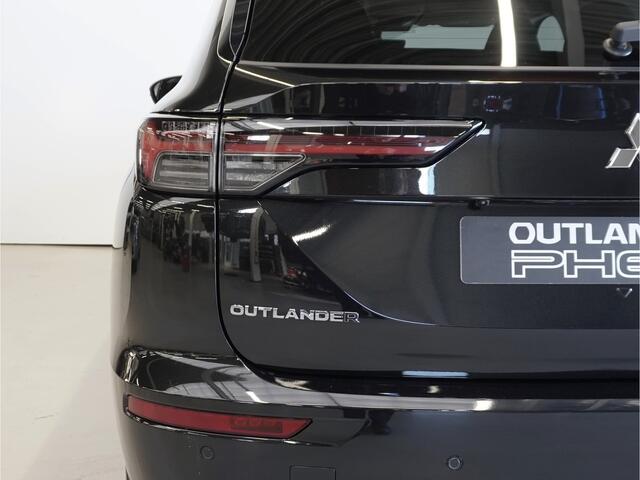 Mitsubishi OUTLANDER 2.4 PHEV First Edition | Head up | 20 inch | Direct leverbaar | 8 jaar garantie | Rijklaarprijs