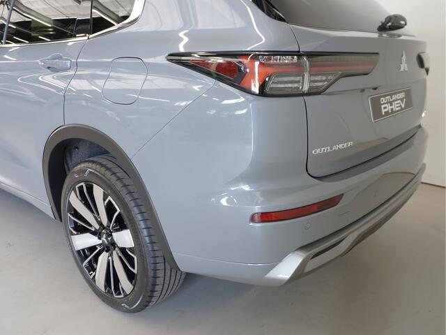 Mitsubishi OUTLANDER 2.4 PHEV First Edition | Head up | 20 inch | Direct leverbaar | 8 jaar garantie | Rijklaarprijs