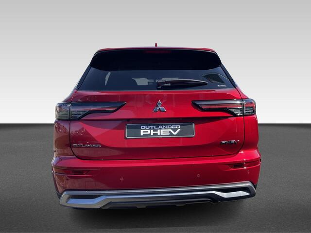 Mitsubishi OUTLANDER 2.4 PHEV First Edition Van ¤ 58.395,- voor ¤ 56.330,-