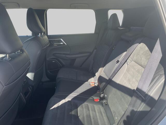 Mitsubishi OUTLANDER 2.4 PHEV First Edition Van ¤ 58.395,- voor ¤ 56.330,-