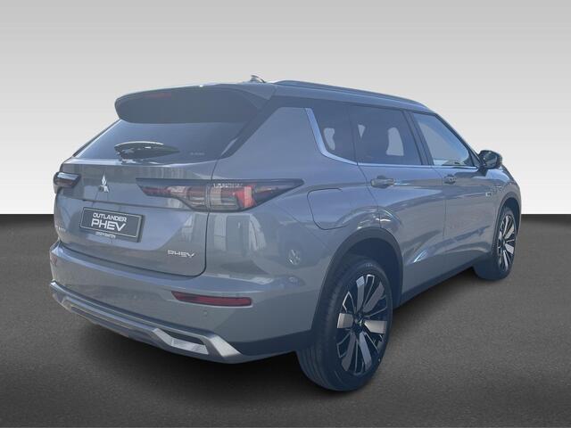 Mitsubishi OUTLANDER 2.4 PHEV First Edition Van ¤ 58.395,- voor ¤ 56.330,-