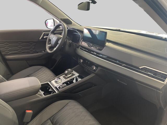 Mitsubishi OUTLANDER 2.4 PHEV Instyle Van ¤ 62.395,- voor ¤ 60.330,-