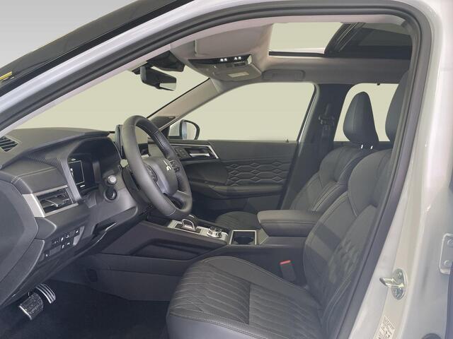 Mitsubishi OUTLANDER 2.4 PHEV Instyle Van ¤ 62.395,- voor ¤ 60.330,-