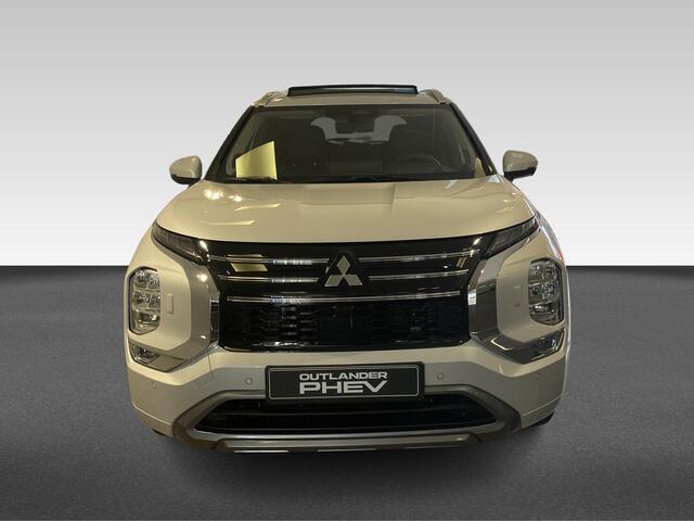 Mitsubishi OUTLANDER 2.4 PHEV Instyle Van ¤ 62.395,- voor ¤ 60.330,-