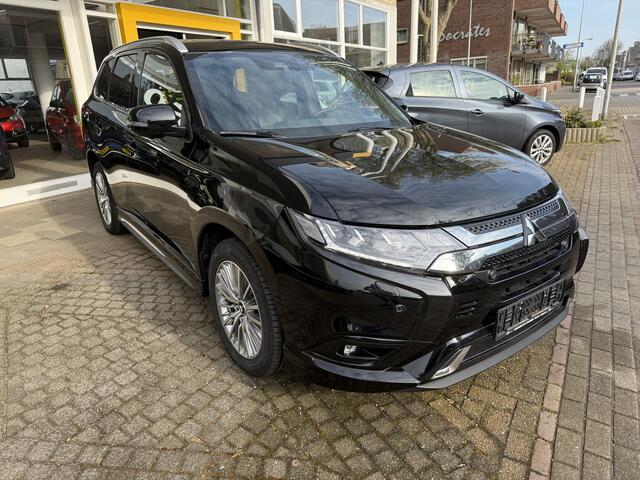 Mitsubishi OUTLANDER 2.4 PHEV Instyle NAVIGATIE CAMARA AIRCO ECC TREKHAAK LICHTM.VELGEN PARKERSENSOREN