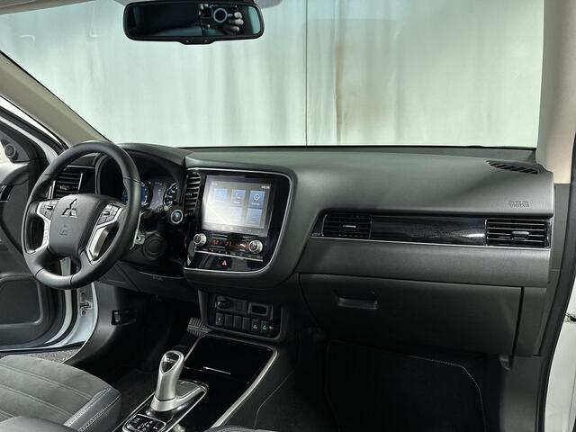 Mitsubishi OUTLANDER 2.4 PHEV Intense Automaat | Navi | Leder-alcantara bekleding