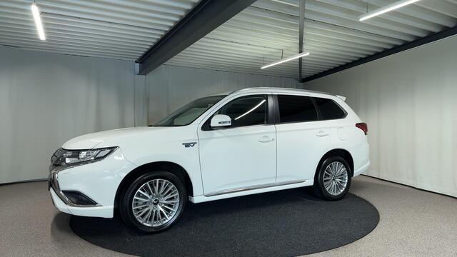 Mitsubishi OUTLANDER 2.4 PHEV Intense Automaat | Navi | Leder-alcantara bekleding