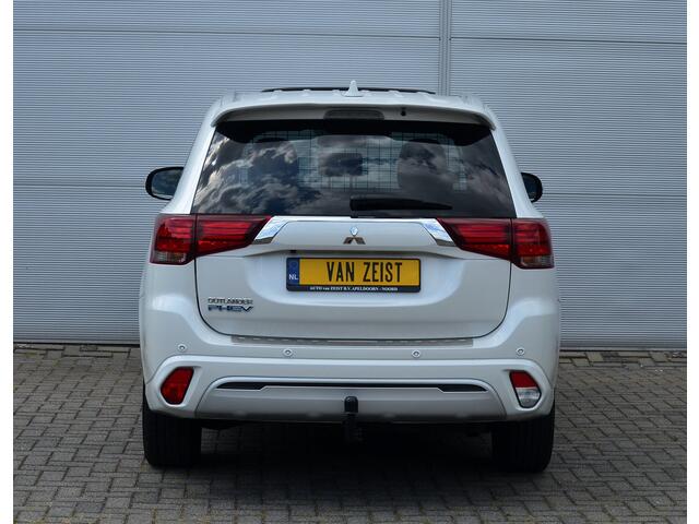 Mitsubishi OUTLANDER PHEV 2.4 INSTYLE 4WD | PLUG IN HYBRID | FULL OPTIONS | SCHUIFDAK | ADAPTIEF CRUISE | TREKHAAK 1500KG | FABRIEKSGARANTIE TOT 10-11-2029* | ALL IN RIJKLAARPRIJS