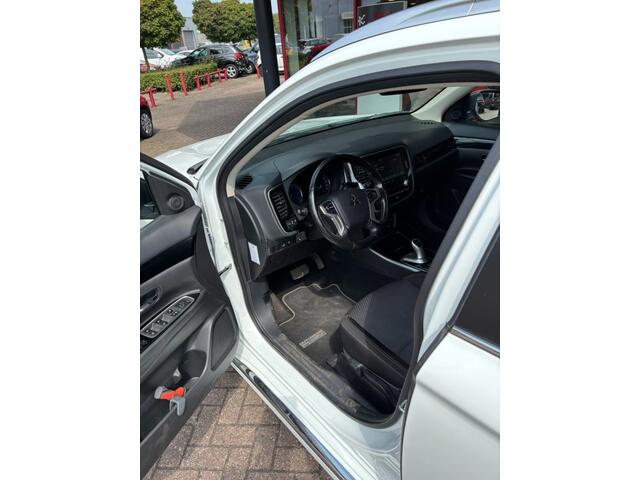 Mitsubishi OUTLANDER 2.4 PHEV PURE