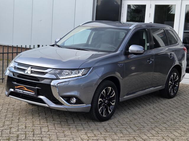 Mitsubishi OUTLANDER 2.4 PHEV 4WD INTYLE+ PREMIUM 360 CAMERA|KEY LESSGO|XENON LED|LEDER/ALCANTARA|1E EIGENAAR|DEALER ONDERHOUDEN Maandag tot Vrijdag van 09.00 tot 20.00 uur en Zaterdag van 09.00 tot 18.00 uu