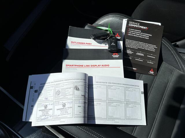 Mitsubishi OUTLANDER 2.4 PHEV Intense+ | Afneembare trekhaak | Carplay | Navigatie | Sunroof