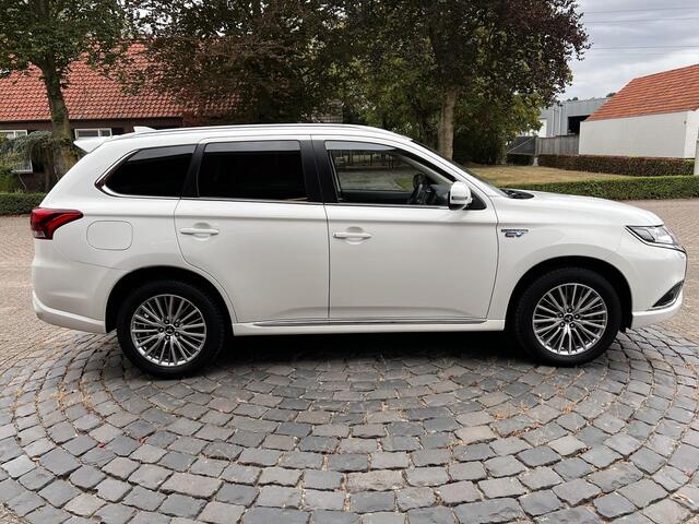 Mitsubishi OUTLANDER 2.4 PHEV Pure+ | 18" LMV | Camera | Stoelverw. | Carplay | ALL-Season | All-in rijklaarprijs