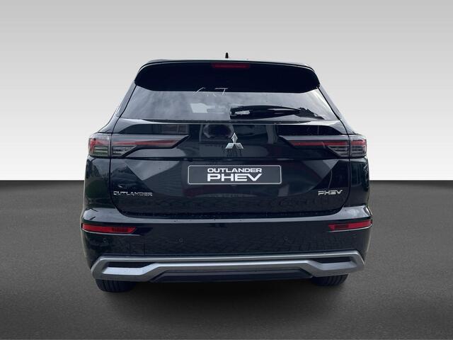 Mitsubishi OUTLANDER 2.4 PHEV First Edition Van ¤ 58.395,- voor ¤ 55.930,-