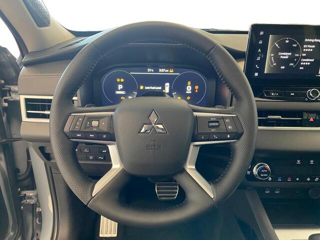 Mitsubishi OUTLANDER 2.4 PHEV Instyle | ¤2000 Voorraadkorting| Complete versie | Automatische achterklep | Stoel verwarming/ verkoeling | Schuif-kantel dak | 360 Camera |