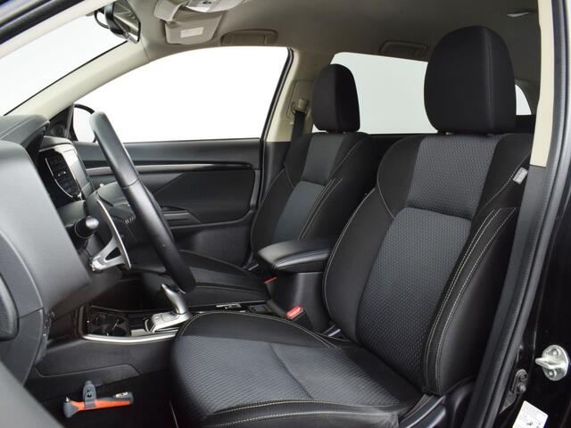 Mitsubishi OUTLANDER 2.4 PHEV Pure+ | Trekhaak o Camera o CarPlay o Dealeronderhouden