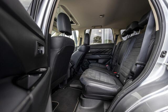 Mitsubishi OUTLANDER 2.4 PHEV Intense+ | Pano | Camera | LED