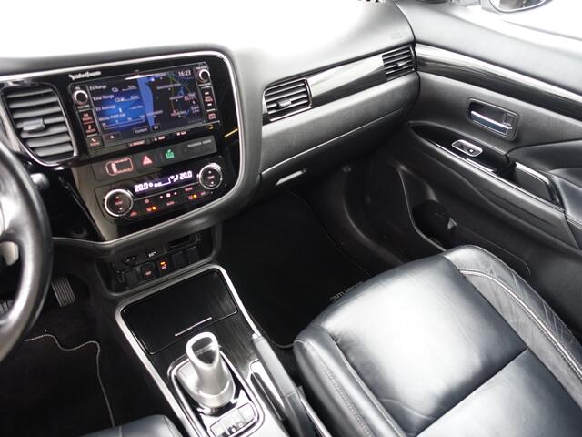 Mitsubishi OUTLANDER 2.0 PHEV 4WD instyle+ Aut- 360 Camera, Leder, Stuur/Stoelverwarming, Clima, Xenon Led