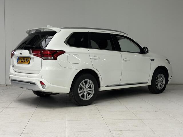 Mitsubishi OUTLANDER 2.4 PHEV Pure | Camera | Cruise control | Stoelverwarming |
