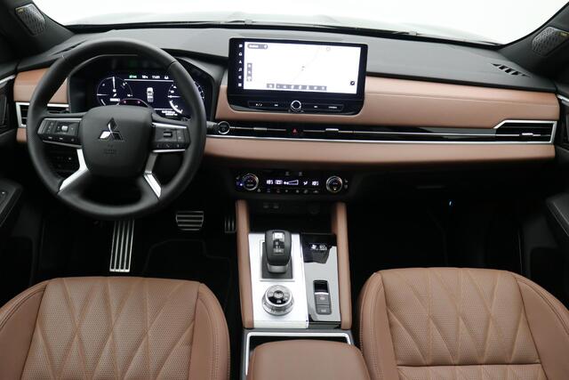 Mitsubishi OUTLANDER 2.4 PHEV Instyle+ / ¤4000,- Voordeel Op Nieuwprijs / Prijs is rijklaar / Nieuw Model 2025 / Elektrische Range 86 KM WLTP / 1600KG Trekgewicht / 8 Jaar Fabrieksgarantie / Full Option /