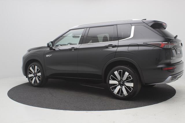 Mitsubishi OUTLANDER 2.4 PHEV Instyle+ / ¤4000,- Voordeel Op Nieuwprijs / Prijs is rijklaar / Nieuw Model 2025 / Elektrische Range 86 KM WLTP / 1600KG Trekgewicht / 8 Jaar Fabrieksgarantie / Full Option /