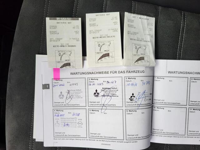 Mitsubishi OUTLANDER 2.4 PHEV Intense / Dealeronderhouden / Fabrieksgarantie / 1.500 kg trekgewicht / Winterwielen / Camera / Navigatie / Apple Carplay / Android Auto / Verwarmde voorstoelen /