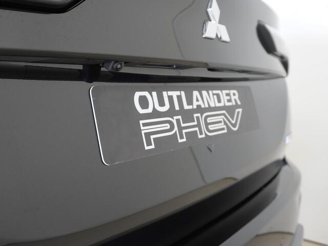 Mitsubishi OUTLANDER 2.4 PHEV First Edition | Head up | 20 inch | Direct leverbaar | 8 jaar garantie | Rijklaarprijs | Boostactie ¤1.000 korting