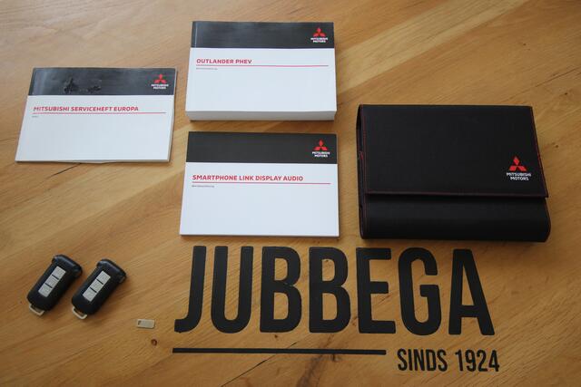 Mitsubishi OUTLANDER 2.4 PHEV Instyle Opendak, 1e eigenaar, Dealer O.H. Adapttieve cruise,