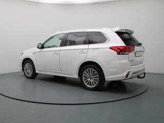 mitsubishi-outlander-225pk-phev-int