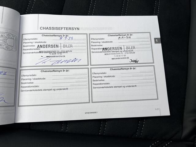 Mitsubishi OUTLANDER 2.4 PHEV Intense / Dealer onderhouden / Trekhaak 1.500 kg / Leder Alcantara / Achteruitrijcamera / Navigatie via Apple Carplay Android / 16" LM wielen /