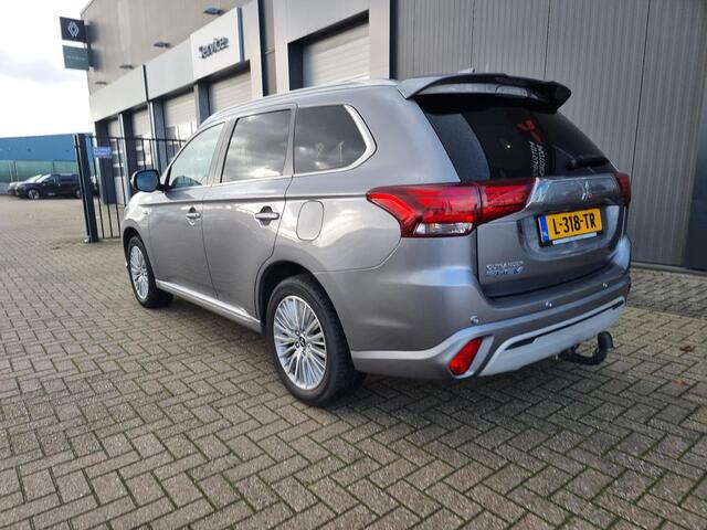 Mitsubishi OUTLANDER 2.4 PHEV Intense+ | Open dak | Trekhaak | 360º Camera |