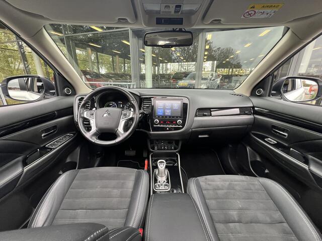 Mitsubishi OUTLANDER 2.4 PHEV Intense+ | Navigatie | Carplay/Android | Elektrisch Glazen schuif-/kanteldak |
