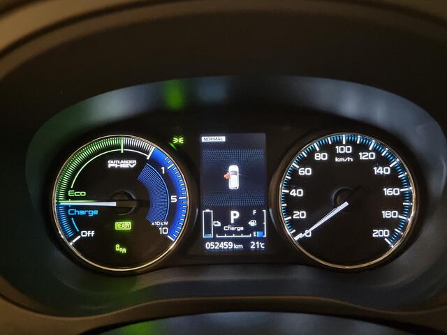 Mitsubishi OUTLANDER 2.4 PHEV Intense+ | Trekhaak | Open dak | Elektrische achterklep |