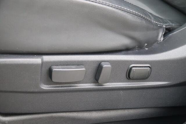 Mitsubishi OUTLANDER 2.4 PHEV Intense+ Stoel/Stuurverwarmd, Schuifdak, Trekhaak