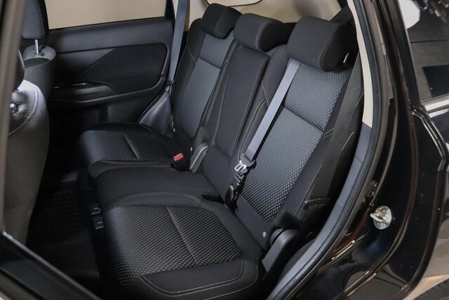 Mitsubishi OUTLANDER 2.4 PHEV Pure, LED, Trekhaak, Navigatie, Stoelverwarming, Apple CarPlay/Android Auto