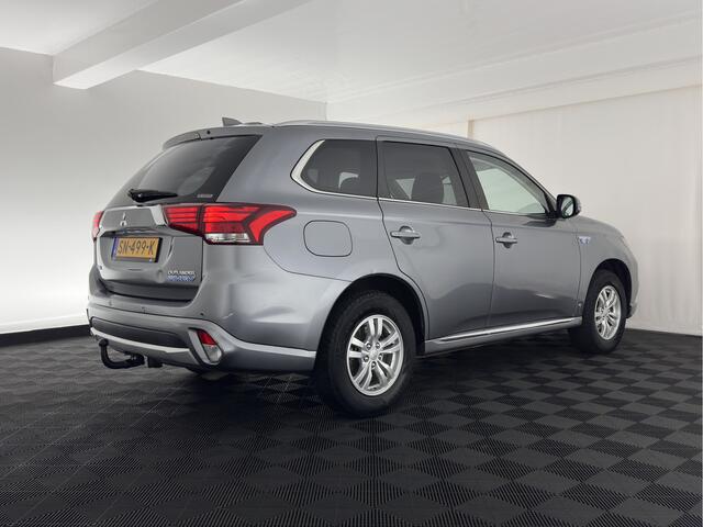 Mitsubishi OUTLANDER 2.0 PHEV Pure (INCL.BTW) Aut. *LEATHER-MICROFIBRE | COMFORTSEATS | CARPLAY | CAMERA | DAB+ | KEYLESS | PRIVACY-GLASS | SHFT-PADDLES | TOWBAR | 16''ALU*