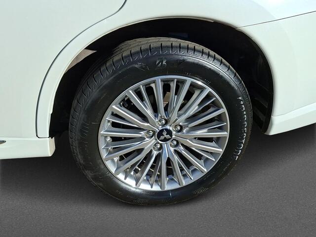 Mitsubishi OUTLANDER 2.4 PHEV Intense+ schuifdak | trekhaak | elektrische achterklep